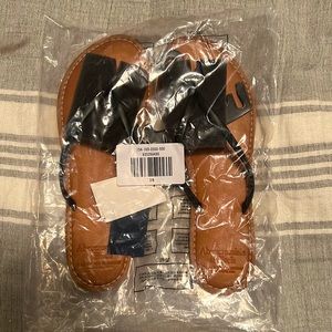 Black Thin Strapped Abercrombie & Fitch Flip Flops